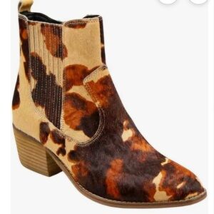 Stylish Cowhide Ankle Boots - Brown and Tan